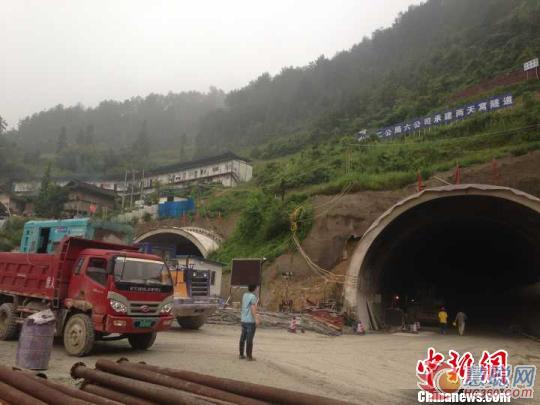   8��10�գ��F��ʡʯ��h����(n��i)һ�ڽ����ٹ�·�����l(f��)��̮���������y(t��ng)Ӌ��13�˱�������Ԯ�����M����