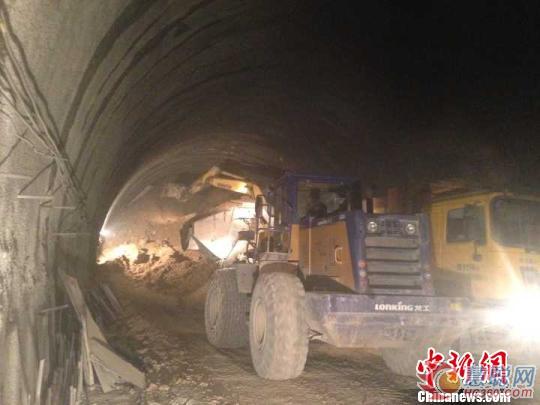   8��10�����F��ʡʯ��h����(n��i)һ�ڽ����ٹ�·�����l(f��)��̮���������y(t��ng)Ӌ��13�˱�������Ԯ�����M����